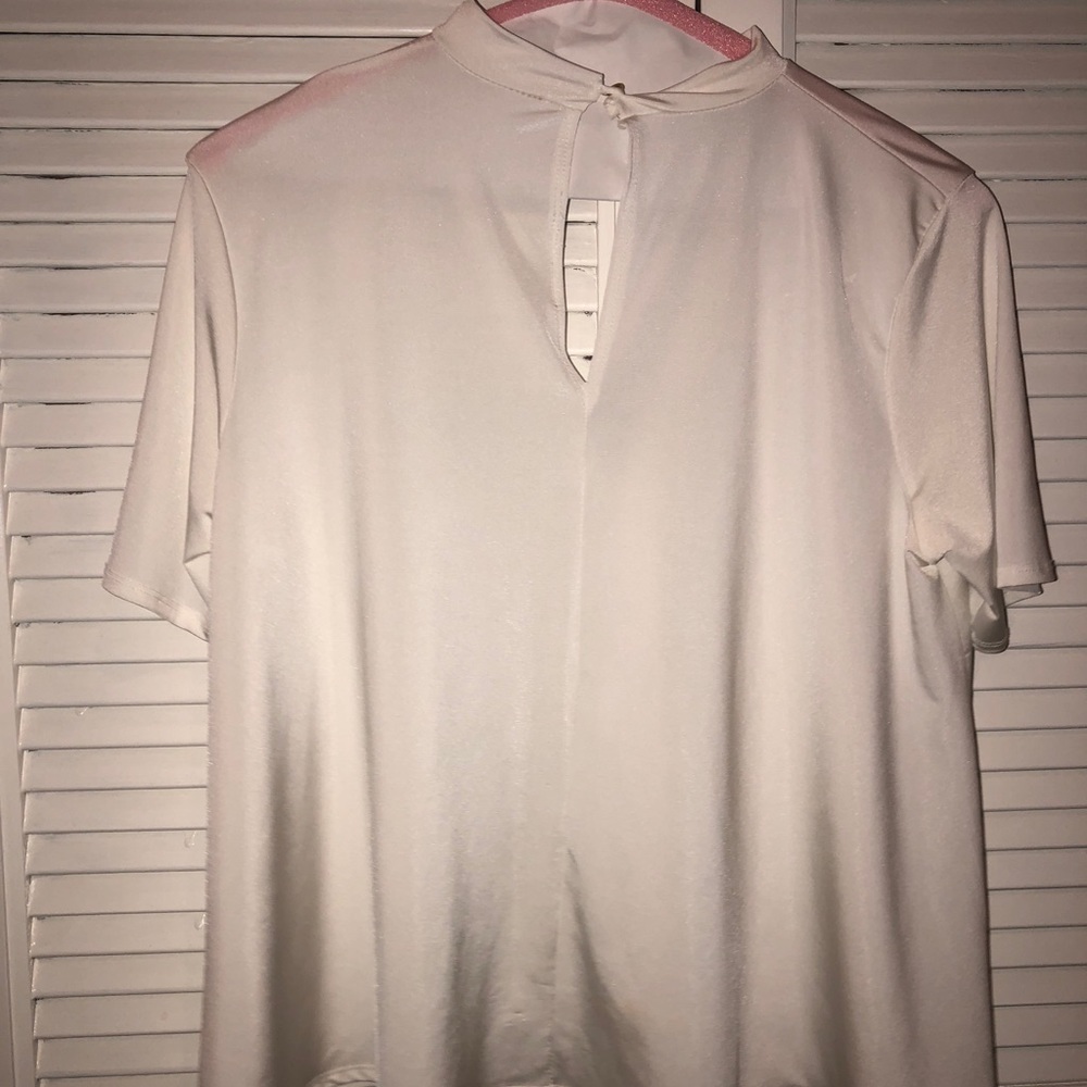 White choker v neck blouse.